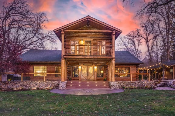 Little Creek Log House