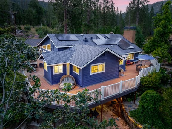 Yosemite Creekside Retreat