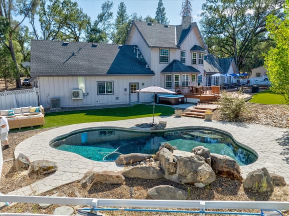 Cedar Creek Lodge